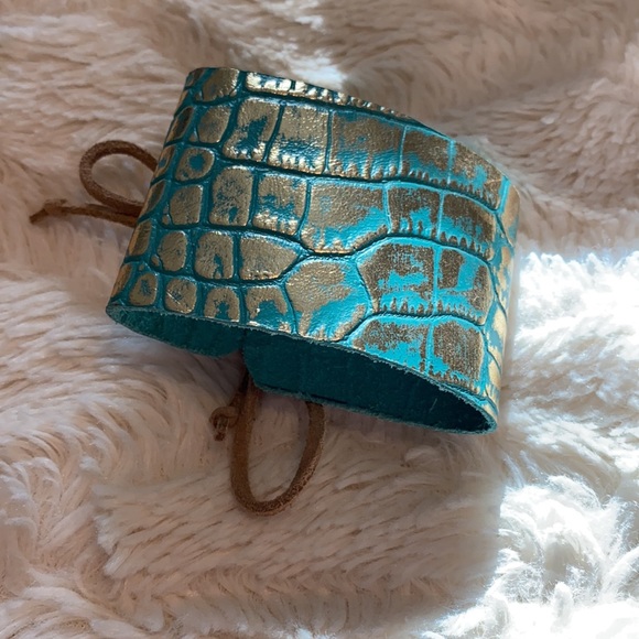 Faux Leather Alligator Cuff - Picture 2 of 2